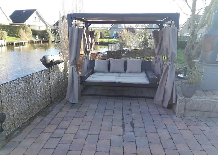 Perle Am Ijsselmeer Mit Eigenem Tretboot