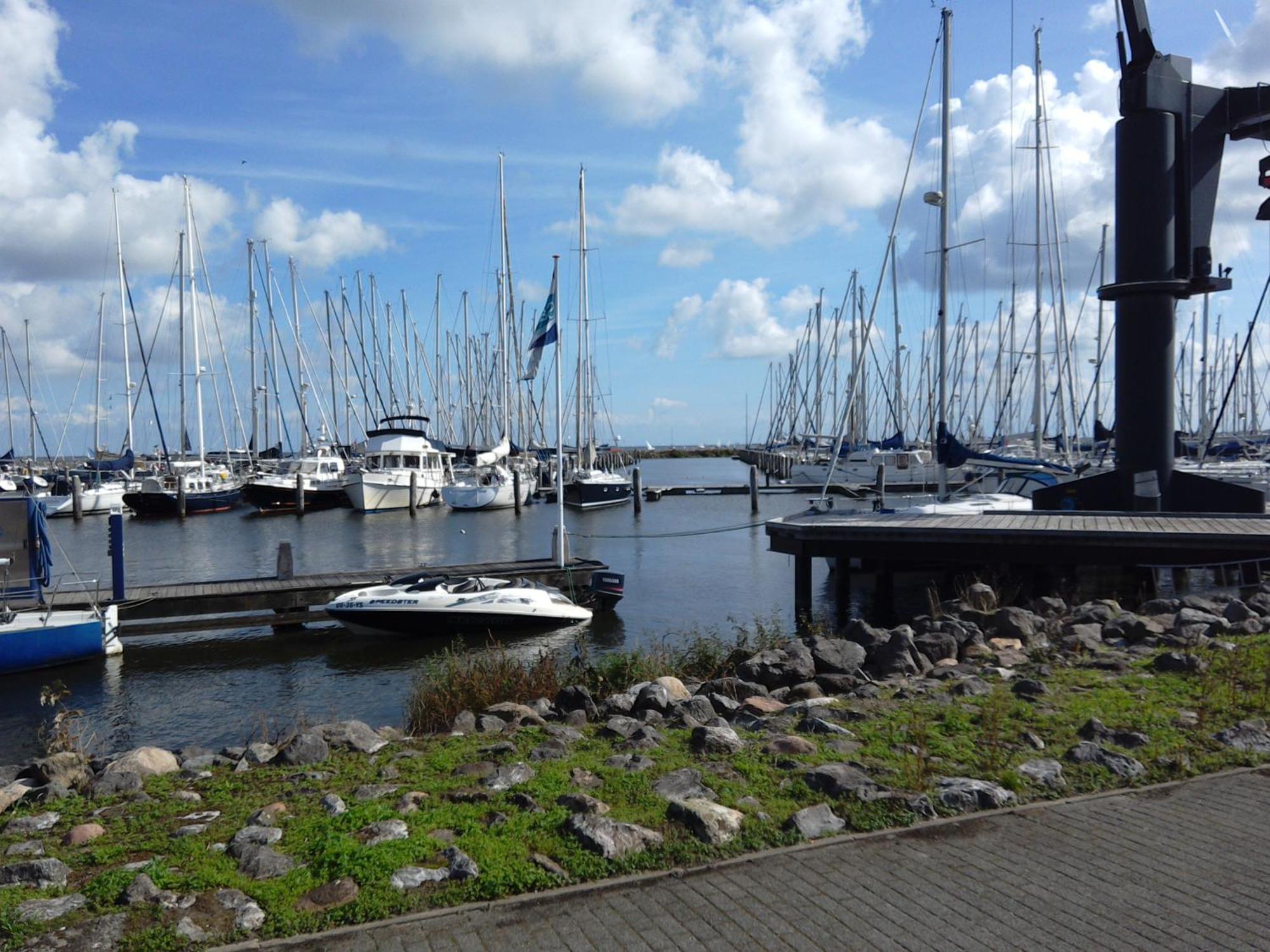 Perle Am Ijsselmeer Mit Eigenem Tretboot